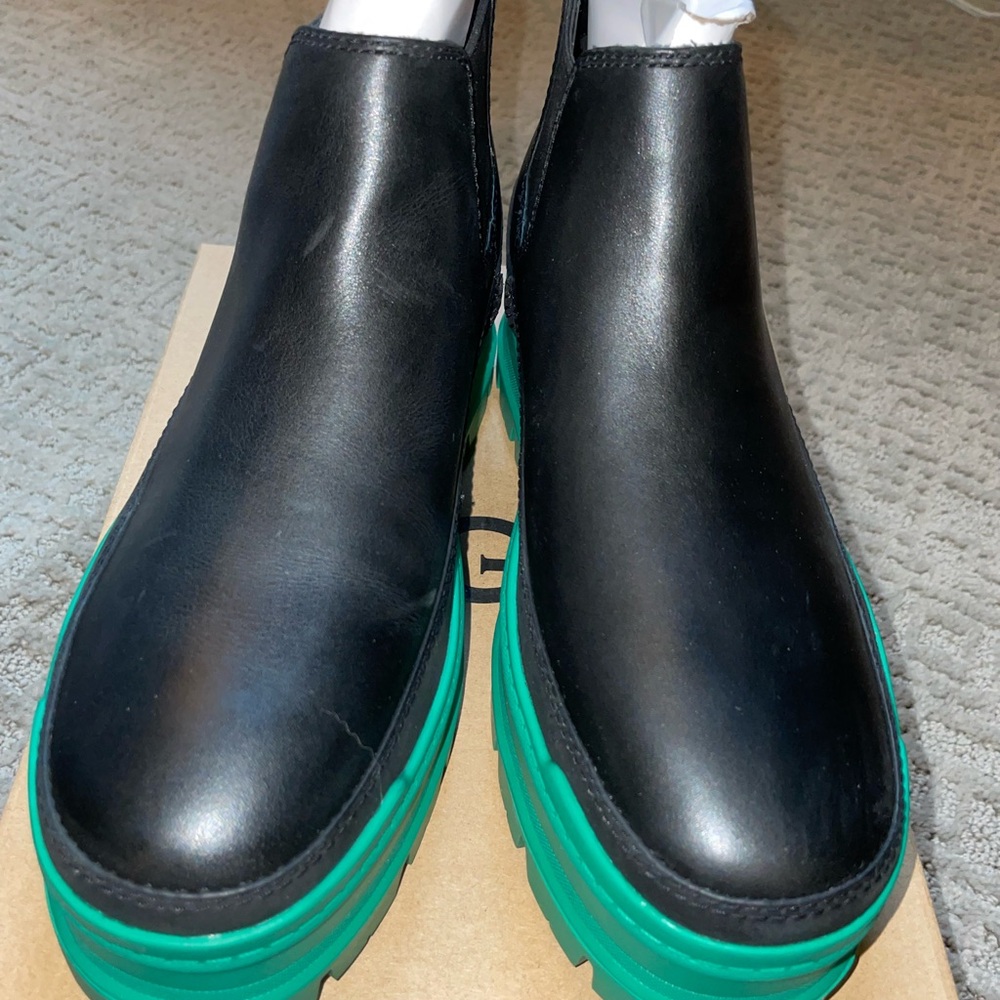 NIB UGG Australia Merina Leather Platform Rain Boots size 9 Womens Black/Green